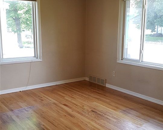4th image of 2411 E Marshall Ave