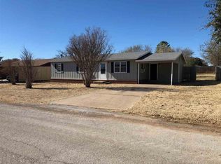 1115 S Oak St, Archer City, TX 76351