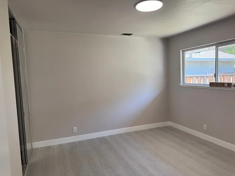 1579 Willowdale Dr — Photo 9
