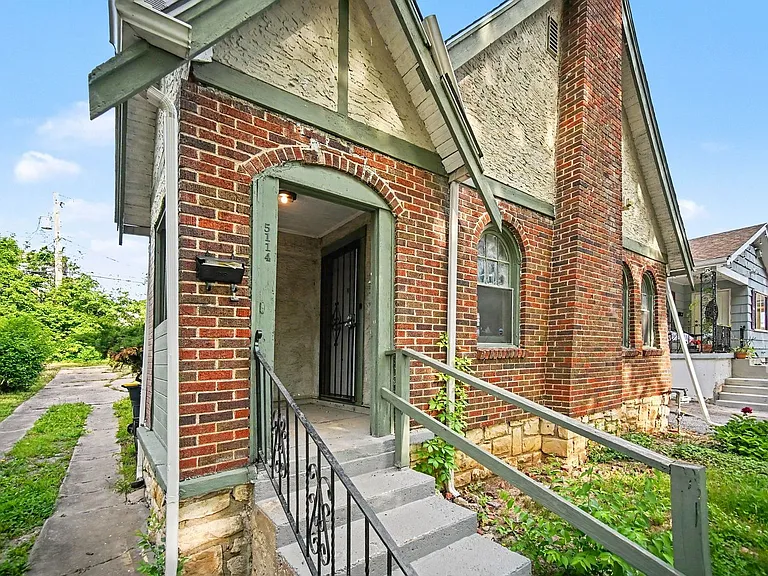 5114 Brooklyn Ave — Photo 14