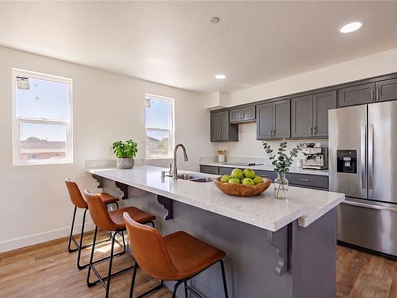 4th image of 5327 Geer St #4