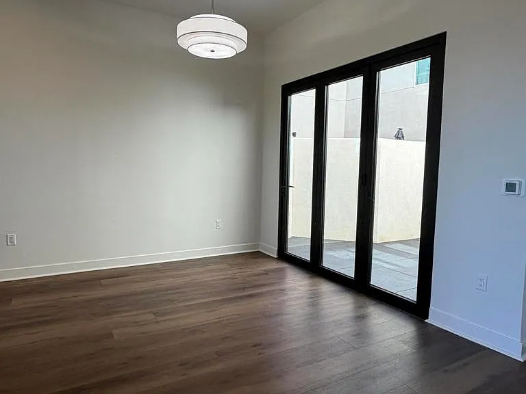 1260 E Thompson Blvd #106 — Photo 4