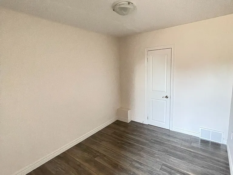 117 Lyons Ave #C — Photo 7
