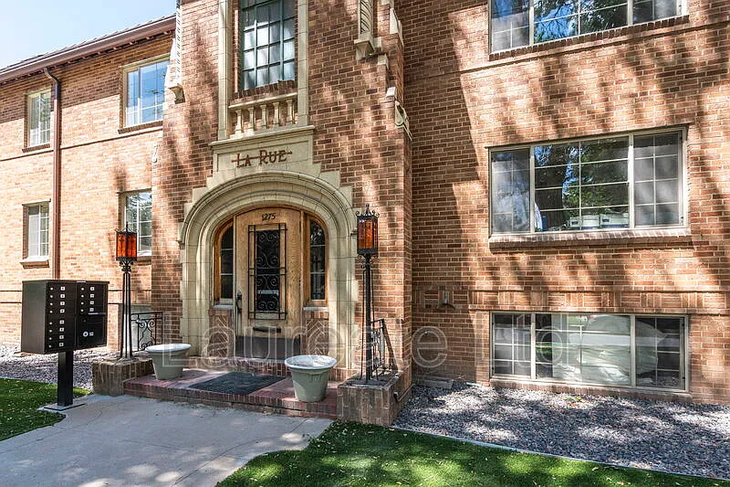 2 bed, 2.0 bath, 1100 sqft, $2,300 — Photo 2