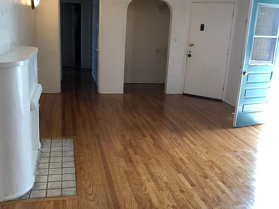 4th image of 4555 1/2 E Carson St