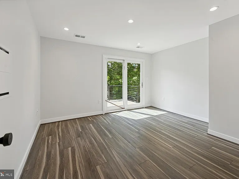 1850 Ingleside Ter NW #2 — Photo 9