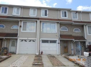 81 Francesca Ln, Staten Island, NY 10303