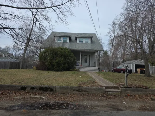 33 Woodland Ave, Brockton, MA 02301
