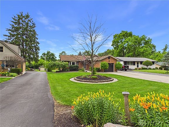 4th image of 21 Dorchester Dr