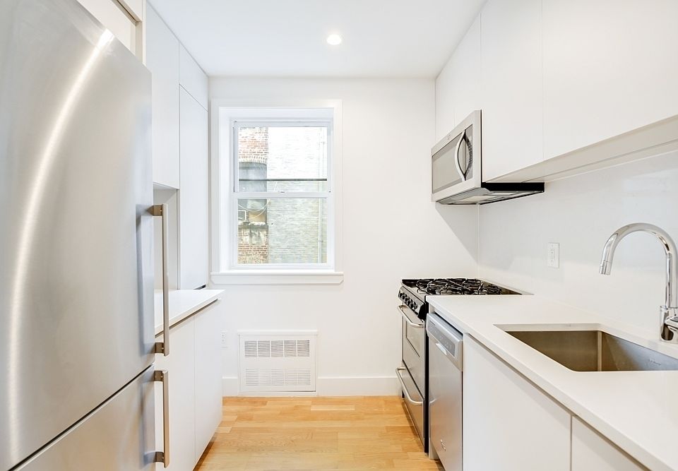 1st image of 40 Linden Blvd APT 6D