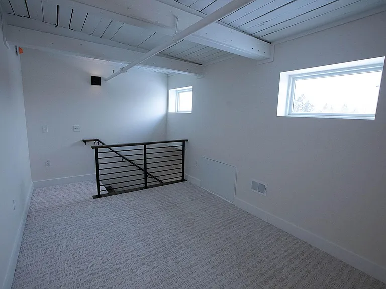411 W Portage Ave #6 — Photo 5