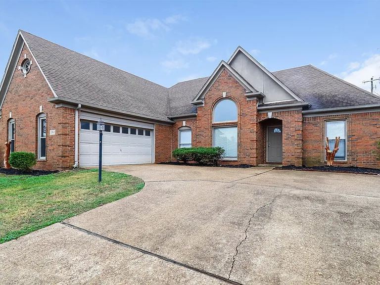 1964 Bohemia Dr — Photo 3