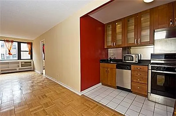 Sold by R New York | media 3