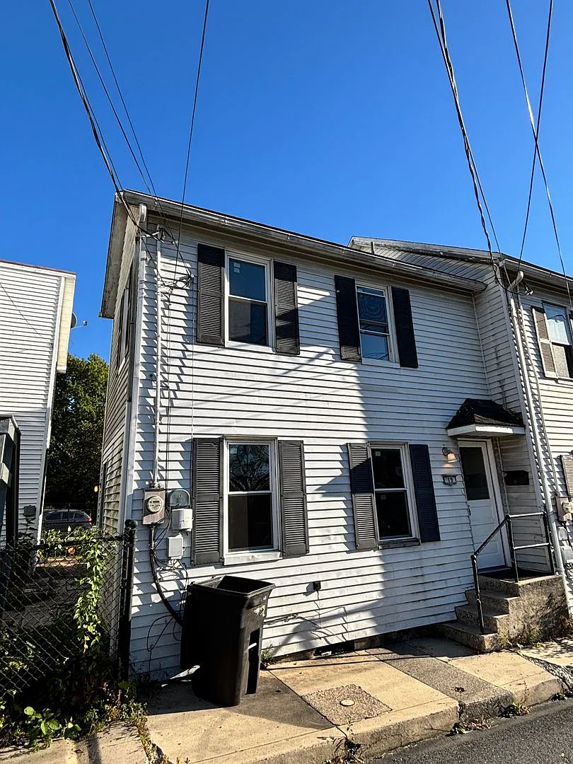 19 Mulberry Street — Photo 1