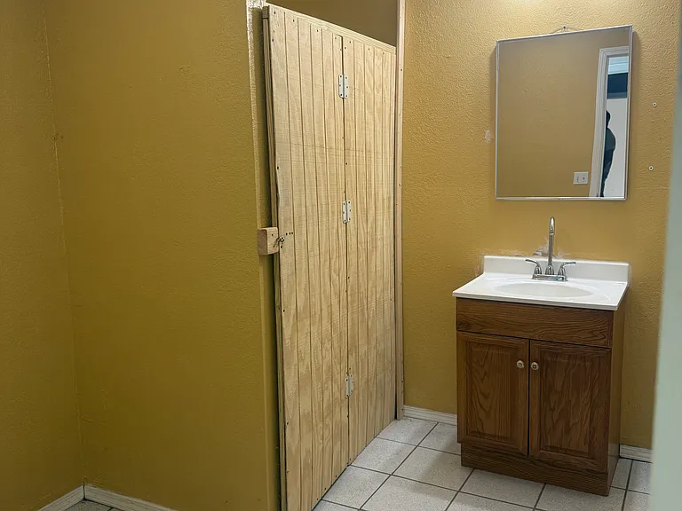 1804 N Mirror St #B — Photo 9