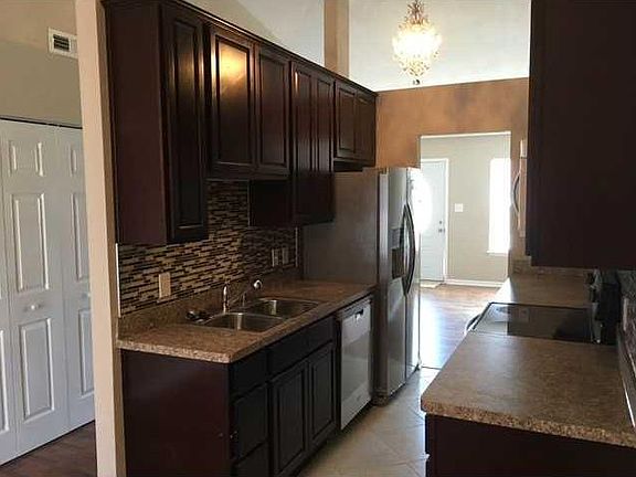 3rd image of 990 Lord Dunmore Dr