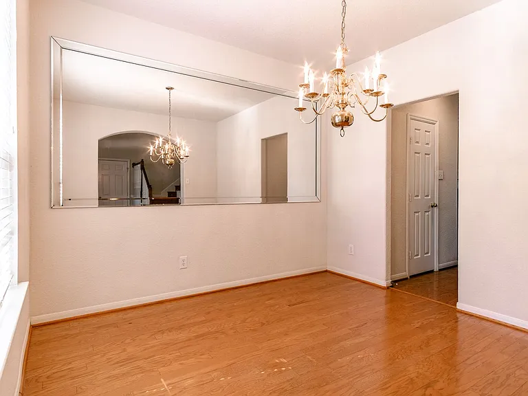 2918 Five Oaks Dr — Photo 9