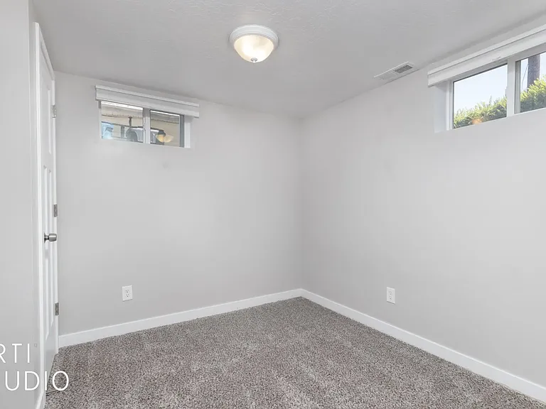846 E McFarland St — Photo 14