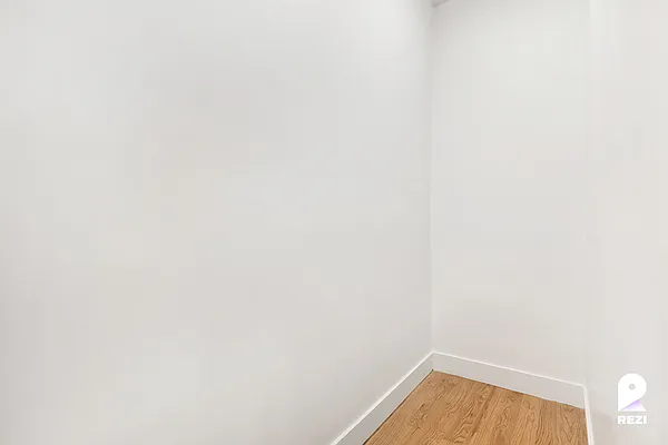 Rented by REZI | media 18