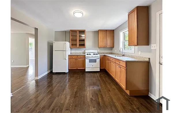 Building Photo - 110 W 68th St #1W