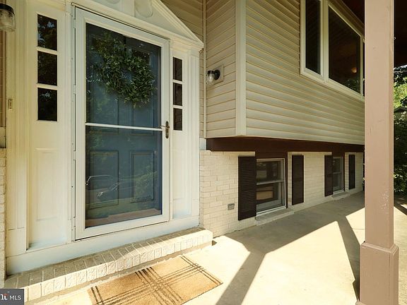 3rd image of 667 Devonshire Dr