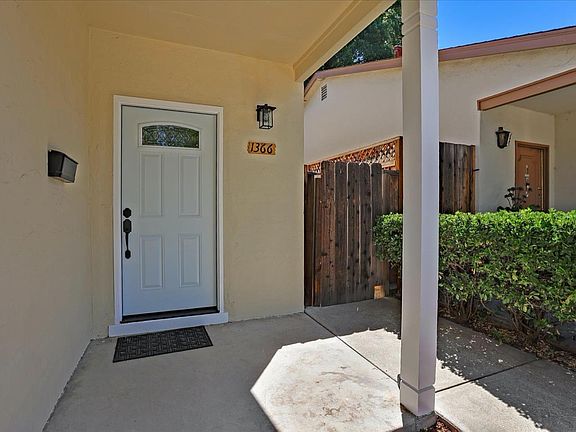 3rd image of 1366 Teakwood Dr