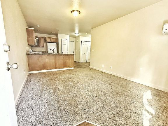 4th image of 904 E Chicago St APT 5