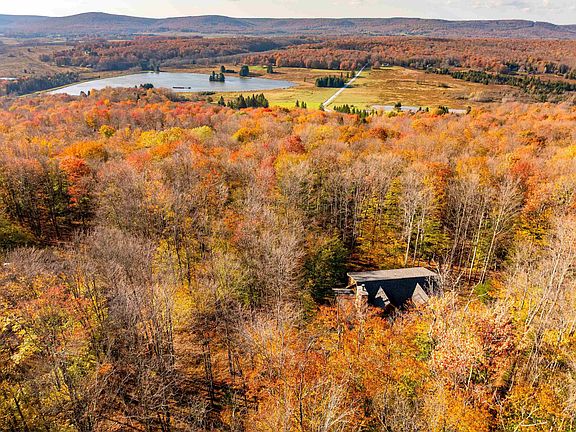 3rd image of 567 Ridge Rd
