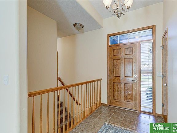 5th image of 126 Longwood Dr