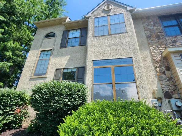 1456 Chestnut Ct, West Chester, PA 19380