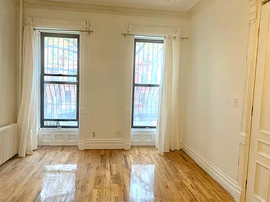 Rented by EXR | media 9
