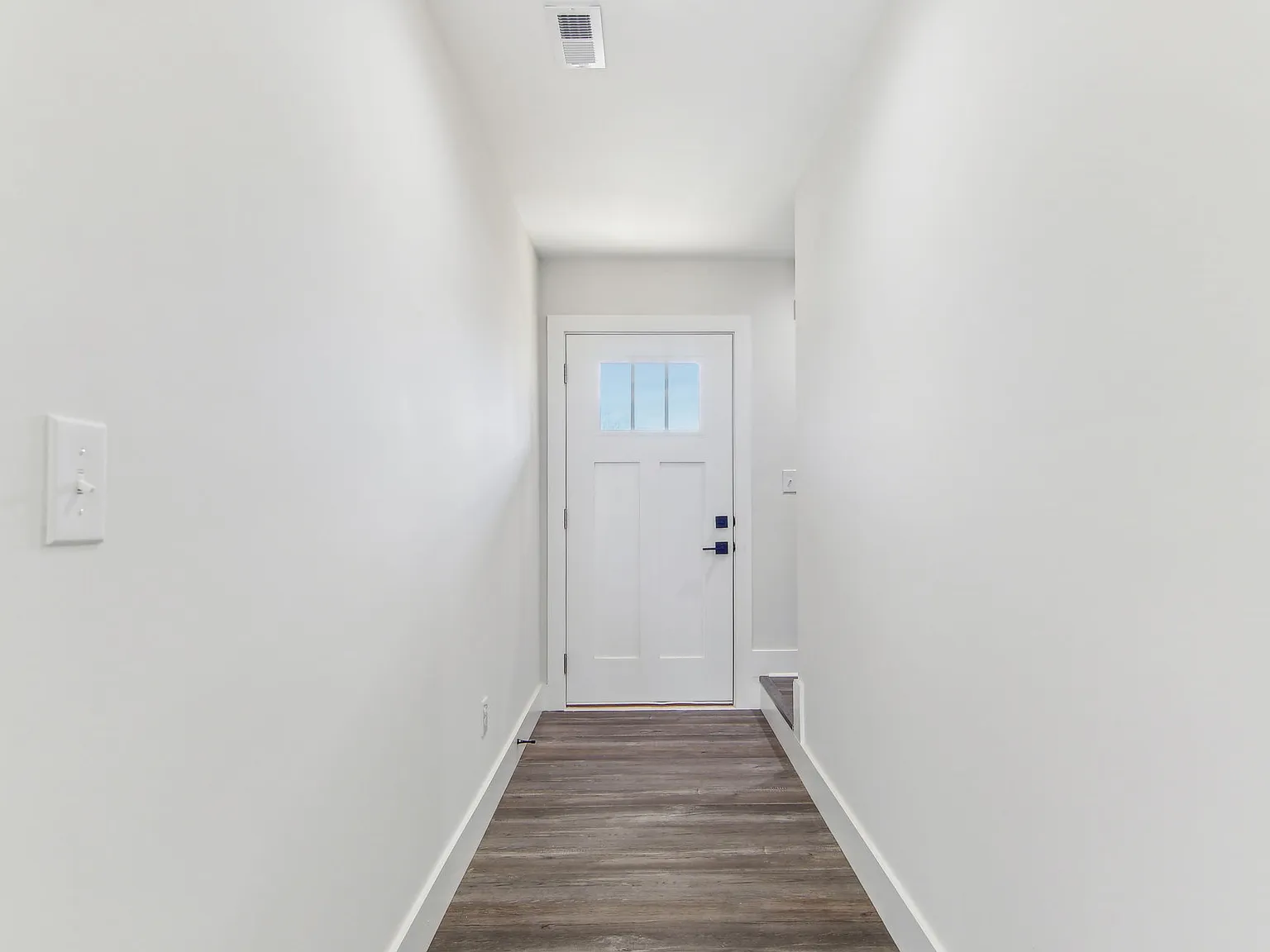 3 bed, 2.5 bath, 1404 sqft, $1,645 — Photo 2
