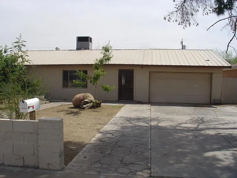 1823 W Fairmount Ave — Photo 16