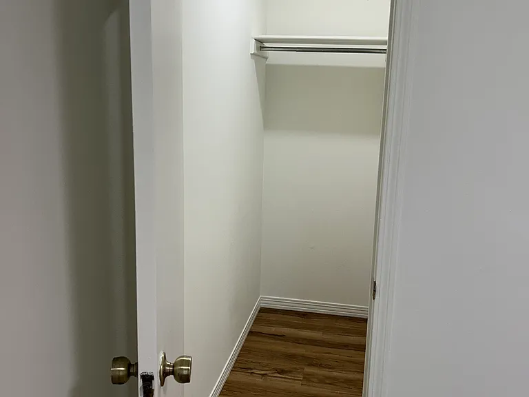 913 Hide A Way Ln — Photo 13