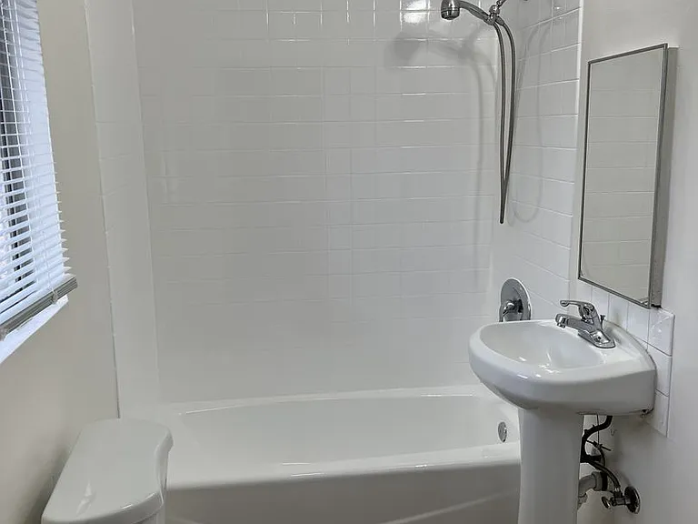 Bellaire Apartments — Photo 11