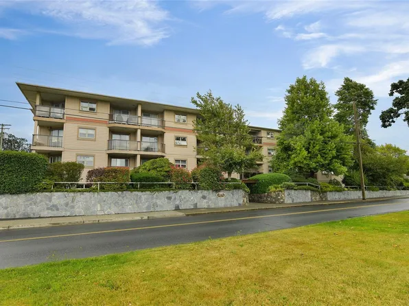 1694 Cedar Hill Cross Rd #301, Saanich, BC V8P 2P7