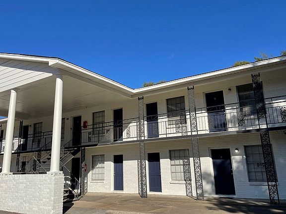 2nd image of 2201 Scott St #2B-1Ba