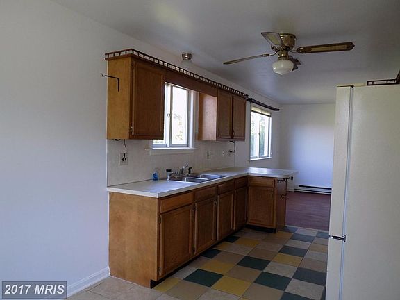 3rd image of 137 Baumgardner Dr