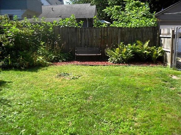 4th image of 33 S Rose Blvd #1