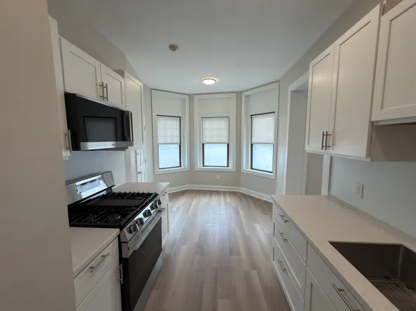 394 Riverway, Boston, MA