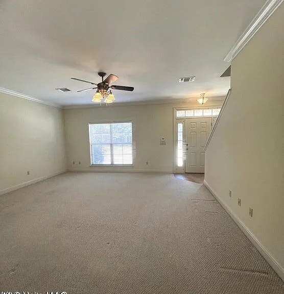 910 Jefferson Dr — Photo 3