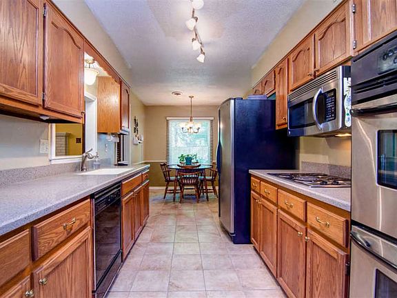 5th image of 6112 Southampton Dr