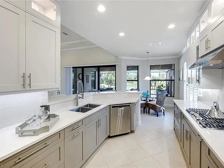 9909 Casabella Way — Photo 17