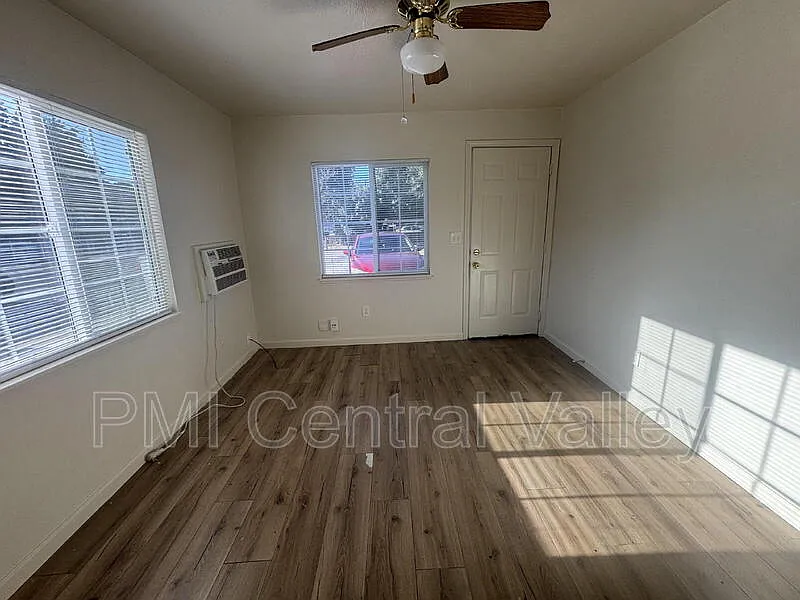 1 bed, 1.0 bath, 400 sqft, $1,350 — Photo 2