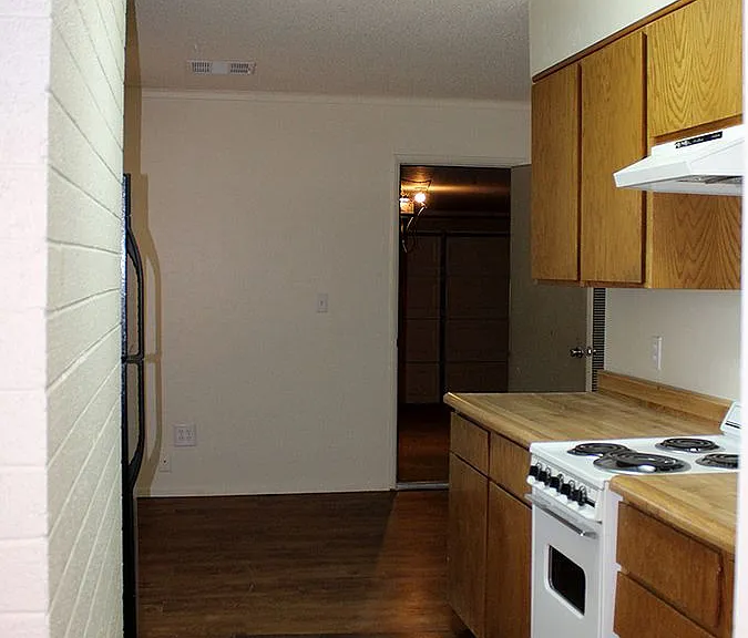 903 Green Ln — Photo 25