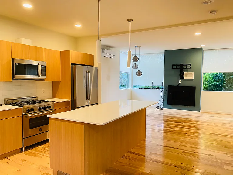 2322 E Denny Way — Photo 8