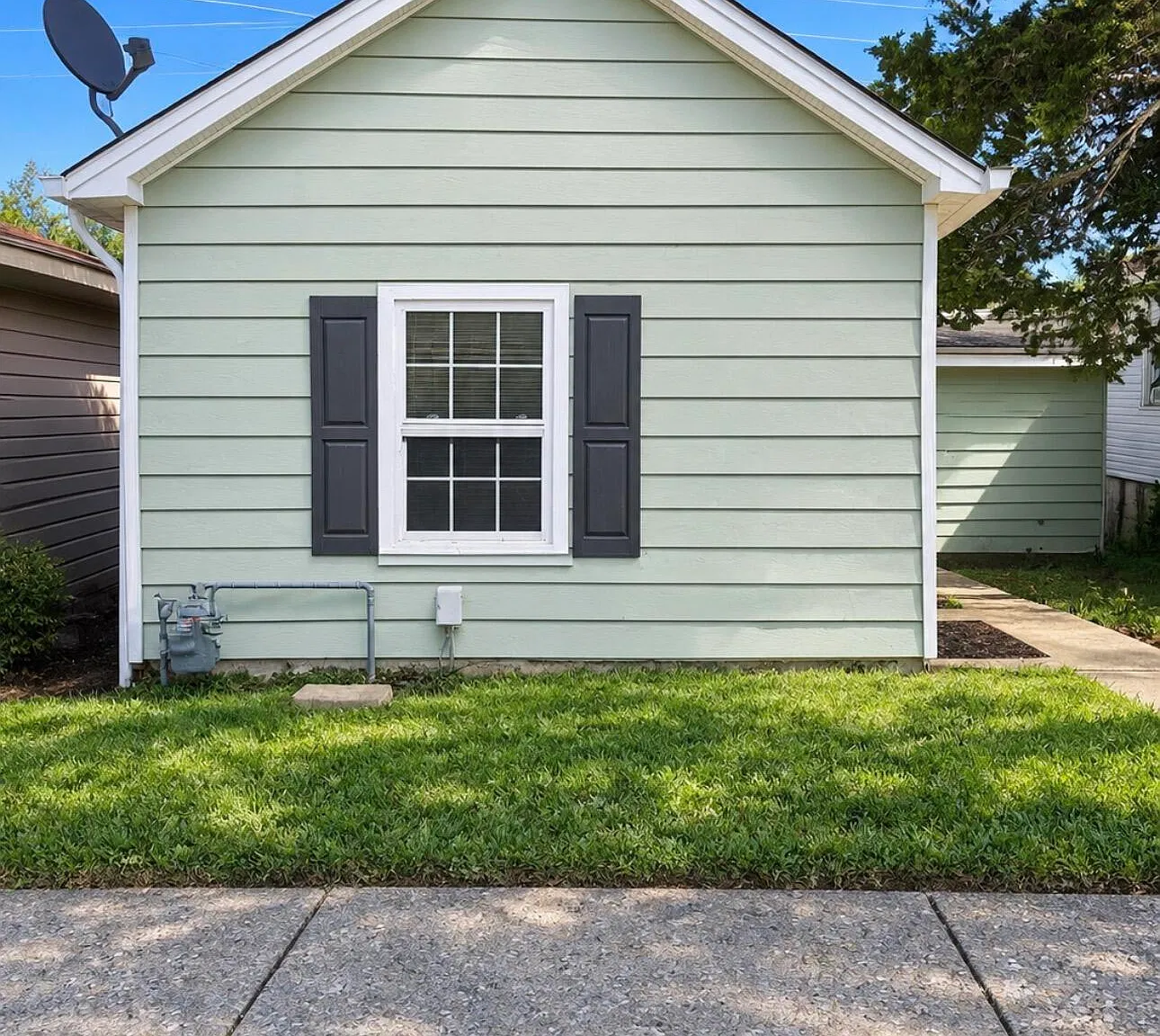3 bed, 1.0 bath, 776 sqft, $1,200 — Photo 1