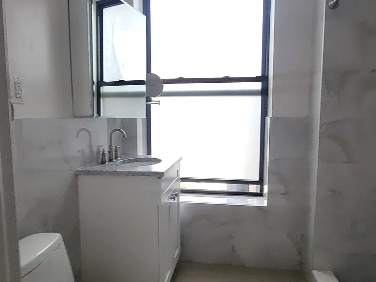 500 Cathedral Pkwy #3C — Photo 10
