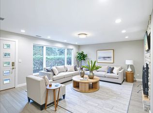 805 Blackhawk Ln, Riverwoods, IL 60015