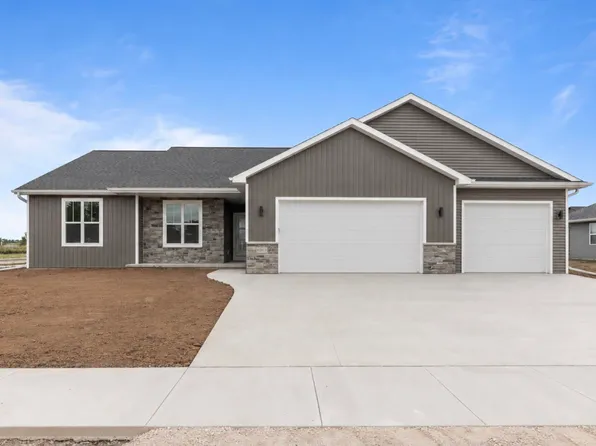N8851 Killarney Way, Menasha, WI 54952